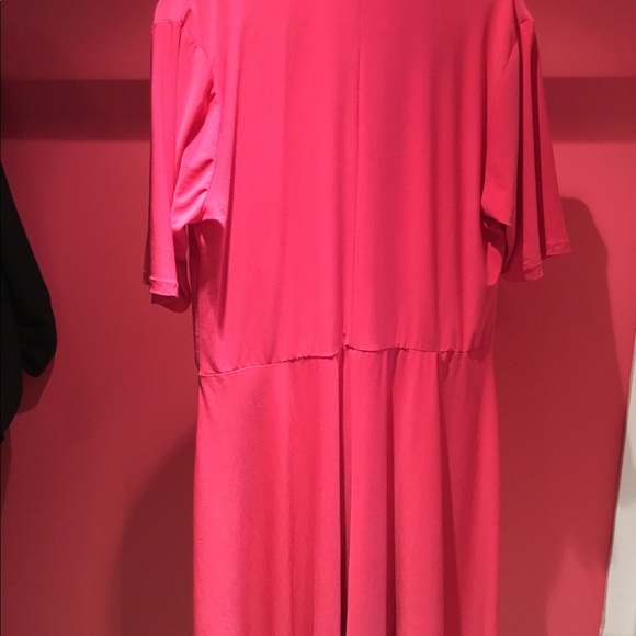 Beautiful bright pink short sleeve dress - Picture 4 of 6